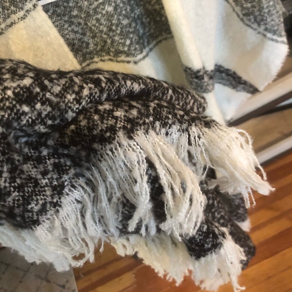 Striped fringe ruana - Picture 5 of 6